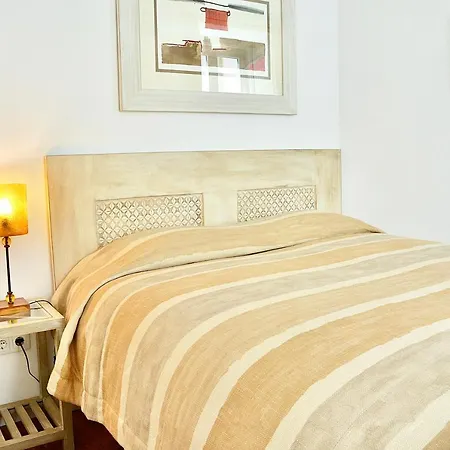 Apartamento Bright And Spacious Three Bedroom In The Heart Of