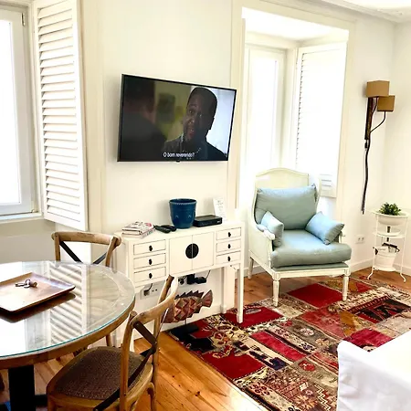 Bright And Spacious Three Bedroom In The Heart Of Apartamento