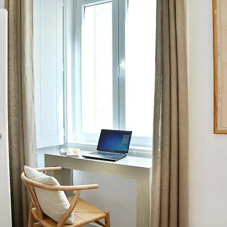 Bright And Spacious Three Bedroom In The Heart Of Apartment Lisbon
