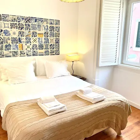 Bright And Spacious Three Bedroom In The Heart Of Apartment Lisbon