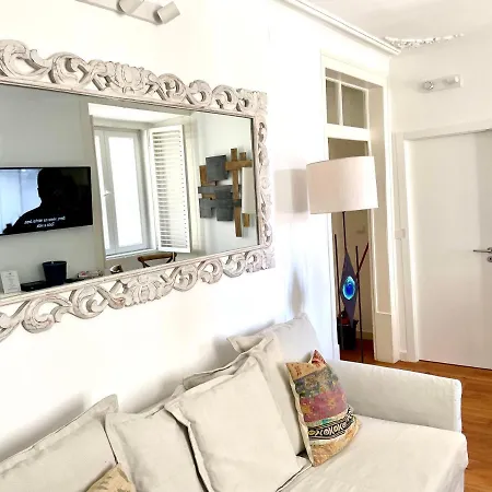 Bright And Spacious Three Bedroom In The Heart Of *