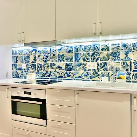 Апартаменти Bright And Spacious Three Bedroom In The Heart Of