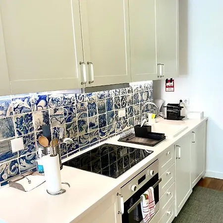 Bright And Spacious Three Bedroom In The Heart Of *