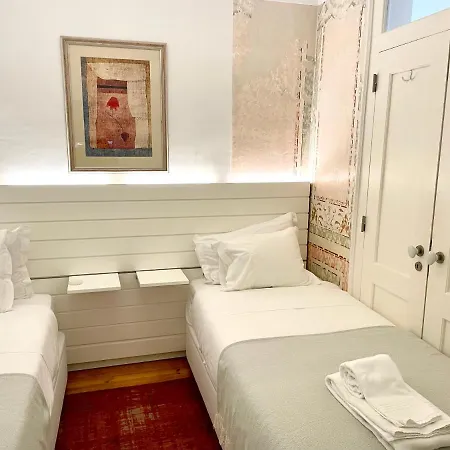 Bright And Spacious Three Bedroom In The Heart Of