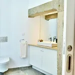 Bright And Spacious Three Bedroom In The Heart Of Апартаменты Лиссабон