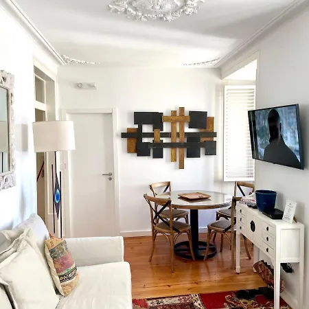 Bright And Spacious Three Bedroom In The Heart Of