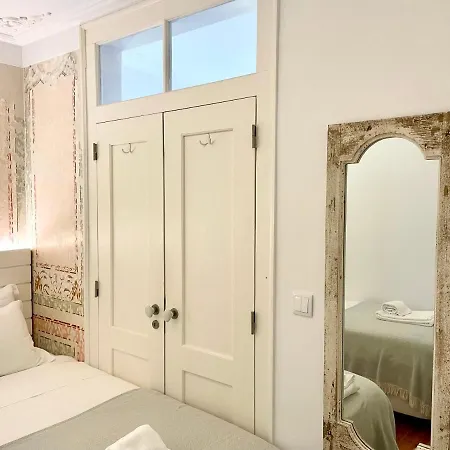 Bright And Spacious Three Bedroom In The Heart Of Appartamento *